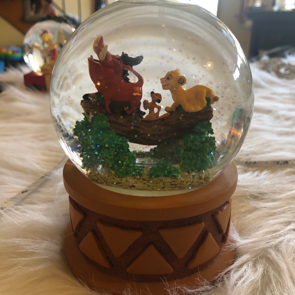 RARE, Hakuna Matata music by Elton John snow globe